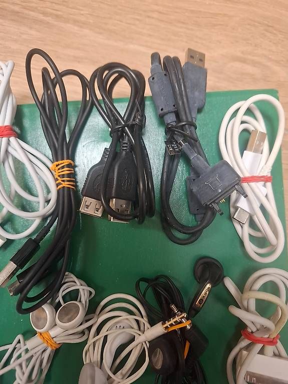 Caricabatterie: Jenste Kopfhörer/ladekabel/Stecker – Usato da Henggart venduto da Iltis2000 2