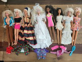 Lot 8 Barbies Vintage dont Pocahontas