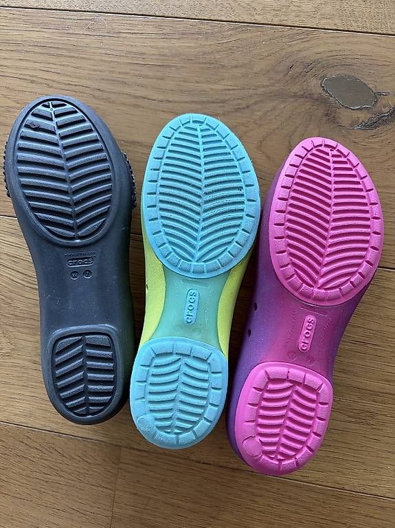 Scarpe per ragazzi: Crocs Sandalen Gr. 7 – Usato da Inwil venduto da kel_df7w 1