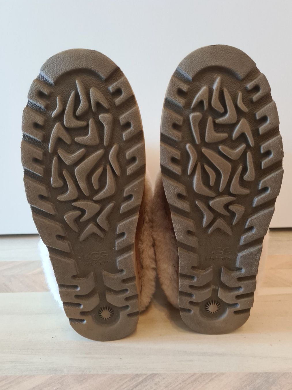 Ugg Scarpe da uomo: Ungetragene Lammfell Winterstiefel Stiefel Gr. 38 UGG – Nuovo (secondo la descrizione) da Lyss venduto da Nordlicht_03 3