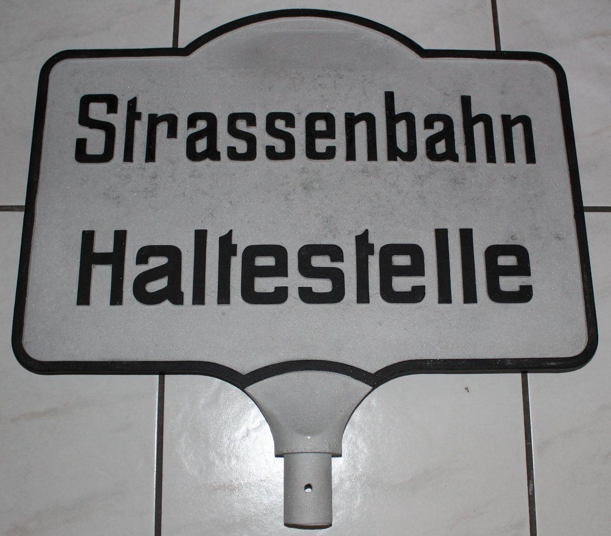 Schilder: Strassenbahn Haltestelle Guss-Schild CH – Gebraucht aus Lüchingen von Aw67 1