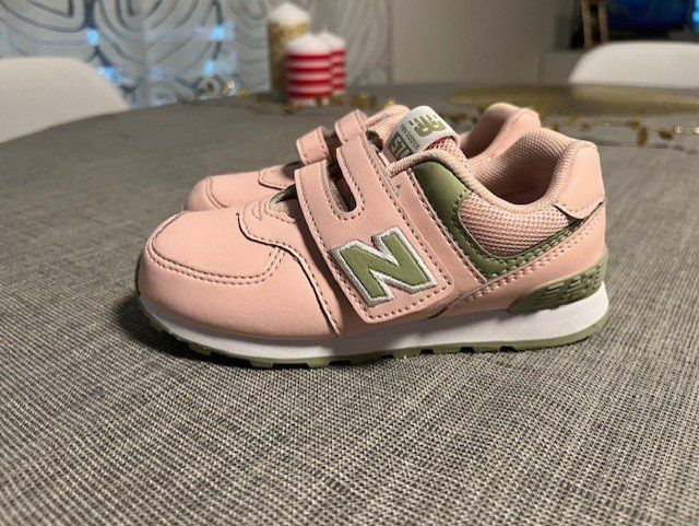 New Balance Chaussures garçon: New Balance 574 - taille 27.5 – Neuf avec emballage d'origine à Chêne-Bougeries par vitor_viseu