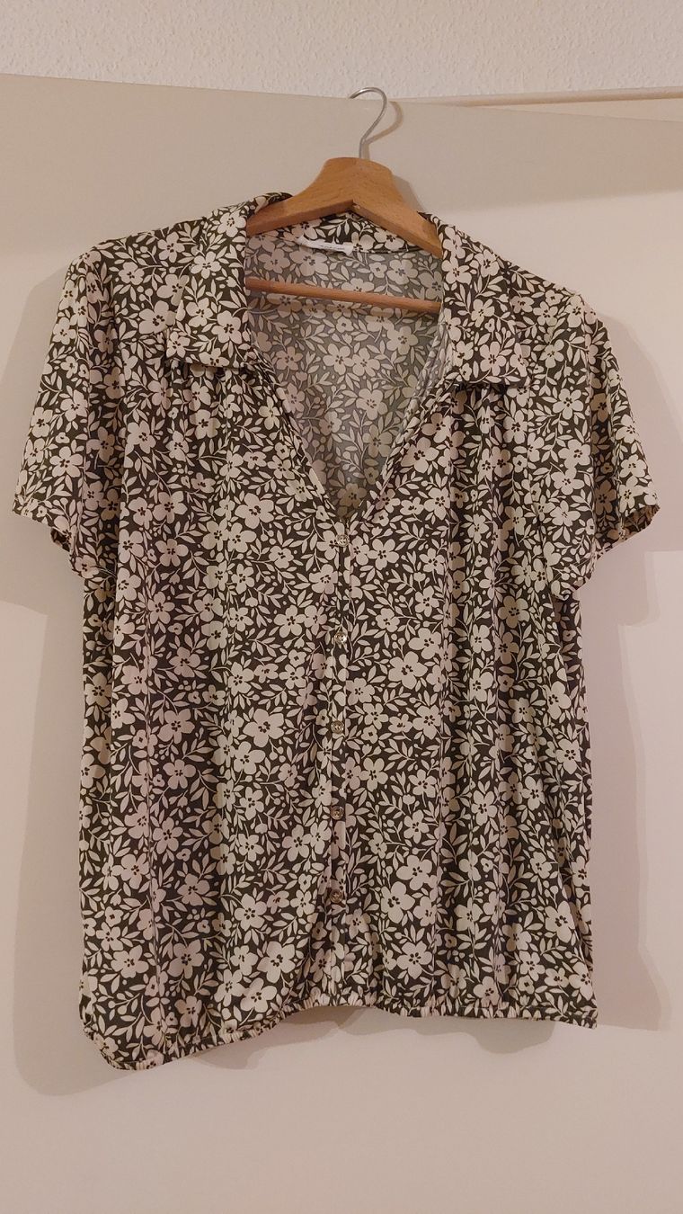 Camicette: Cache Cache Bluse mit Blumenmuster, Gr. L, Top Zustand! – Usato da Niedergösgen venduto da Bertiana