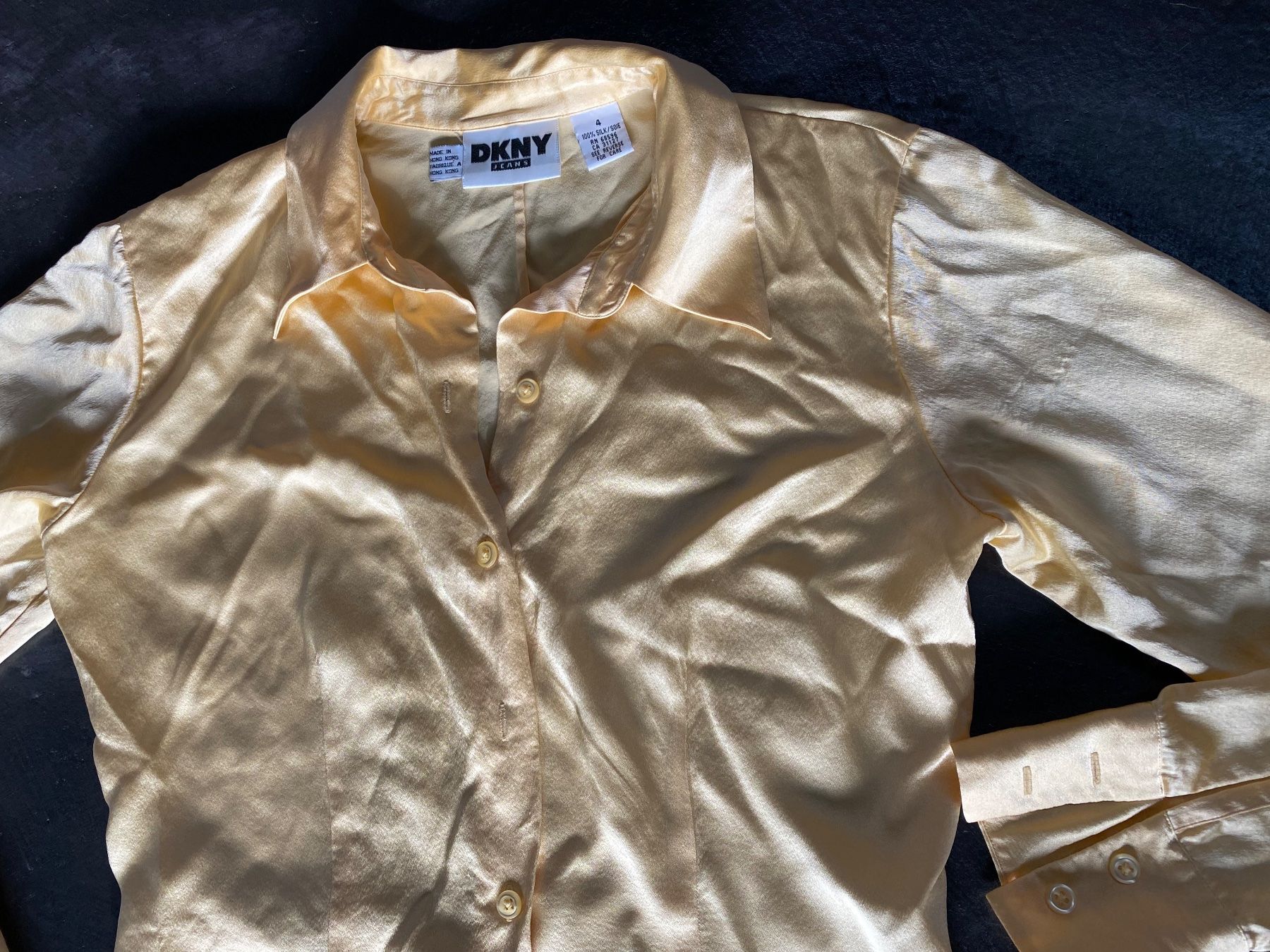 Camicette: Retroseidenbluse DKNY – Usato da Chur venduto da simhofstr 1
