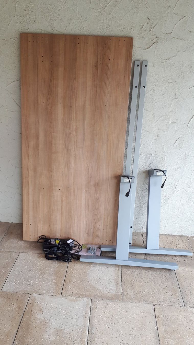 Schreibtische: Schreibtisch elektrisch höhenverstellbar – Gebraucht aus Madiswil von 20gls 6
