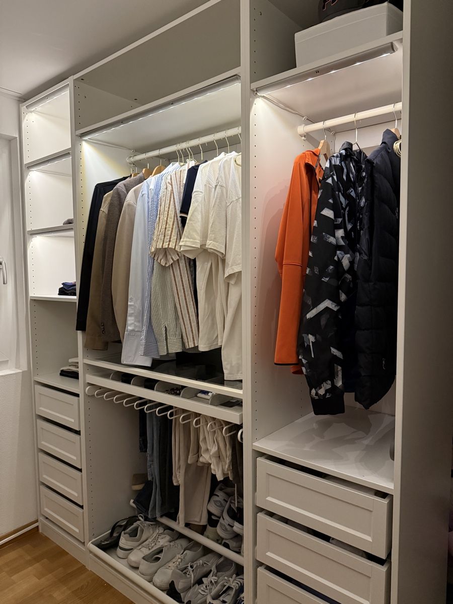Ikea Armadi: IKEA PAX Kleiderschränke 236 cm mit LED & KOMPLEMENT  – Usato da Niederwil AG venduto da mar_s9sz 1
