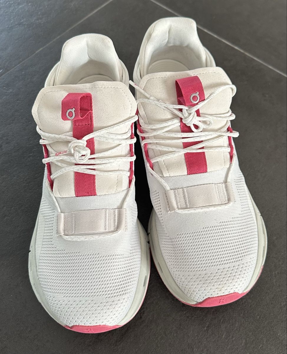 On Scarpe da donna: On Cloudnova Damen Sneaker Weiss/Pink, Grösse 40.5 – Nuovo (secondo la descrizione) da Oberurnen venduto da sead79
