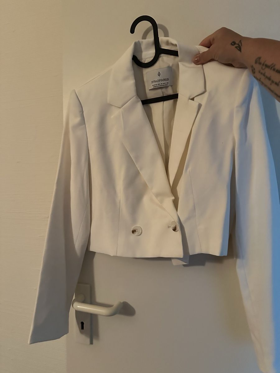 Stradivarius Giacche: Blazer court Stradivarius taille M neuf – Nuovo e nell'imballaggio originale da Plan-les-Ouates venduto da aur_z5pj