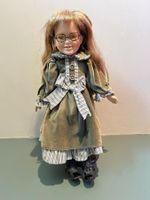 antike Porzellanpuppe Mädchen mit Brille nostalgisch