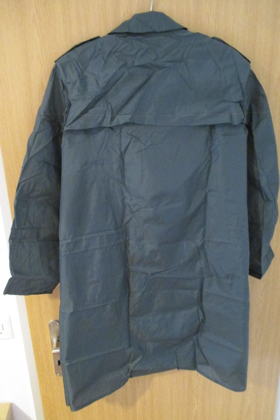 Armée suisse Uniformes: Schweizer Armee Ausgangsregenmantel – Neuf (Voir description) à Lützelflüh-Goldb par wli_9wqr 4