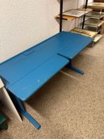 Antike Schulbank für Kinder, blau