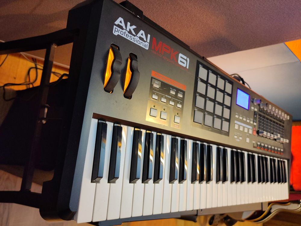 AKAI Professional MPK61 USB/Midi Keyboard Controller | Kaufen auf Ricardo