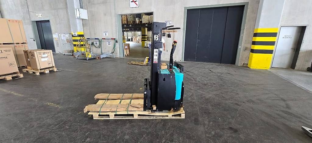 Carrelli elevatori e a forche: Gerbeur électrique DYDZ 2000kglevée 3mbatterie lithium – Usato da Bulle venduto da Morand_Machines 4