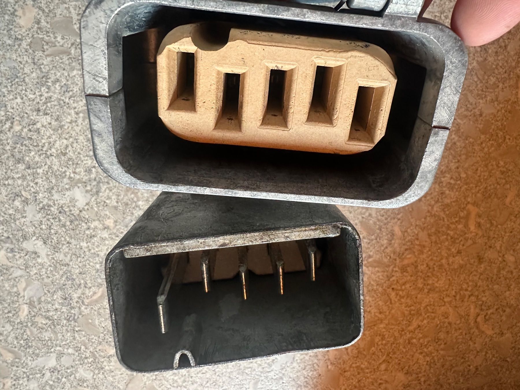 Stecker: Stecker und Kupplung J 75 /5Polig – Gebraucht aus Huttwil von Bolpa 1