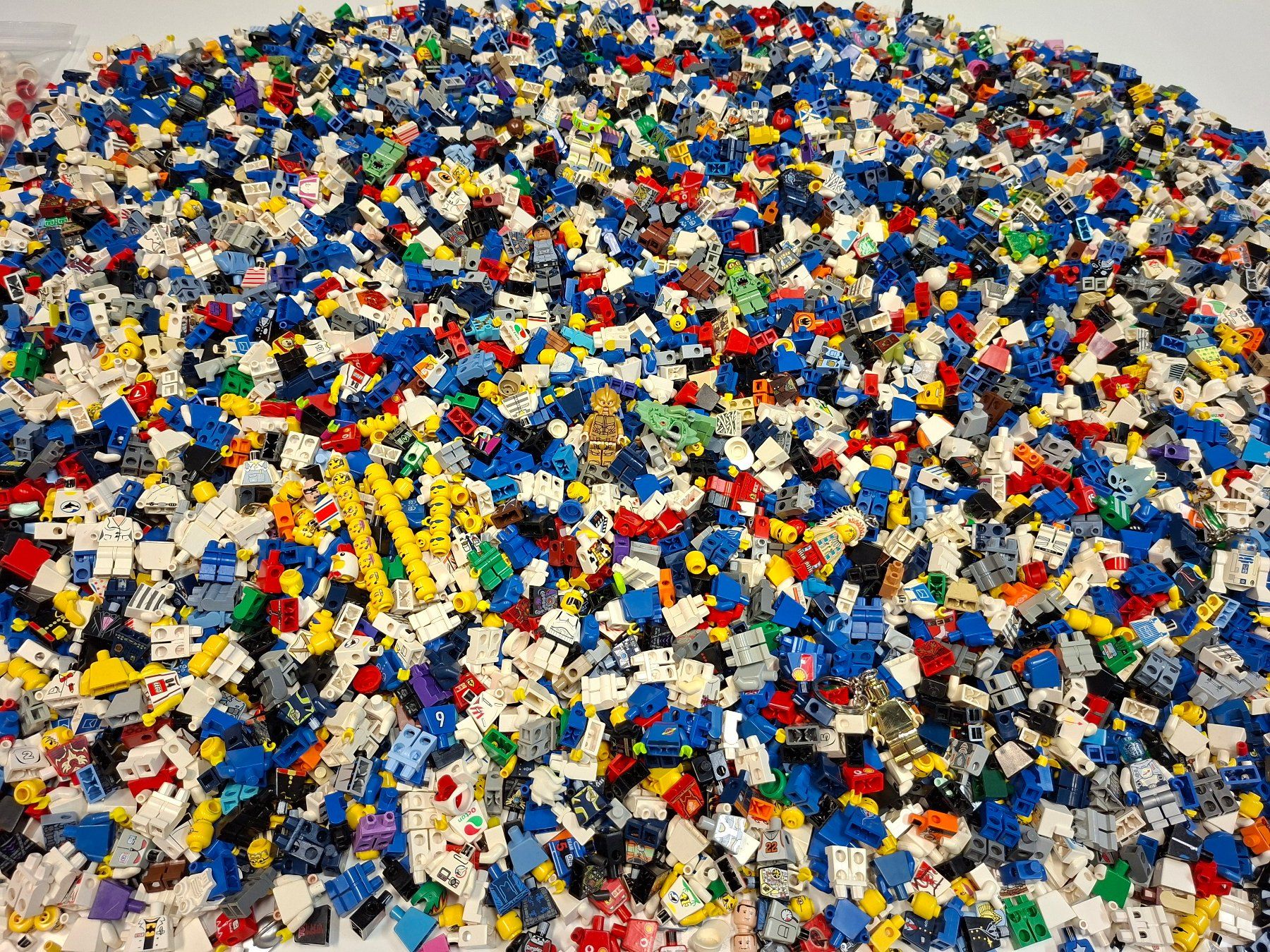 Lego Spielzeuge: Lego Minifiguren 7,7 kg – Gebraucht aus Sils im Domleschg von AMAG_AUDI_ZH 3