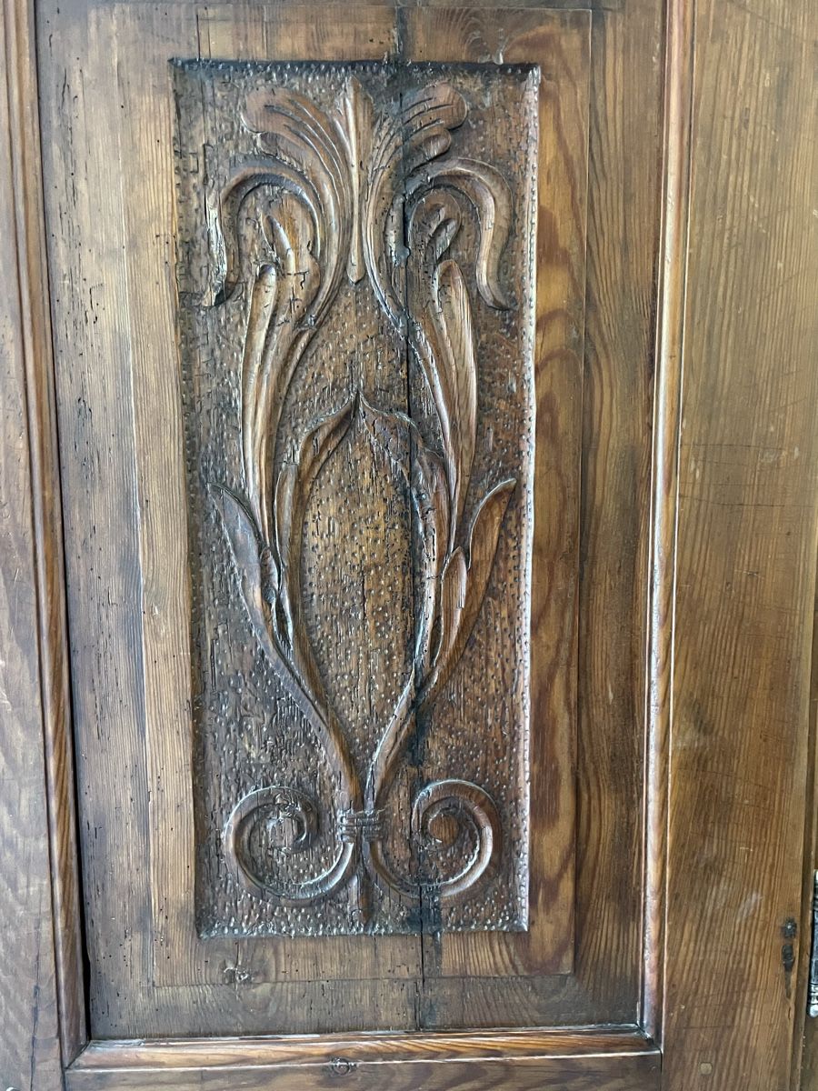 Armadi: Armoire ancienne sculptée à la main – Usato da La Tour-de-Peilz venduto da kin_5mrd 1