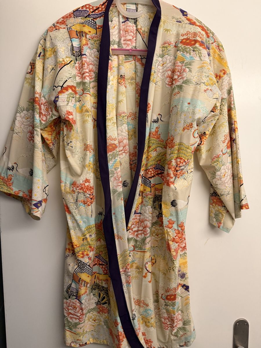Arte internazionale: Kimono Blumenmuster Grösse S NEU – Nuovo (secondo la descrizione) da kloten venduto da domireto