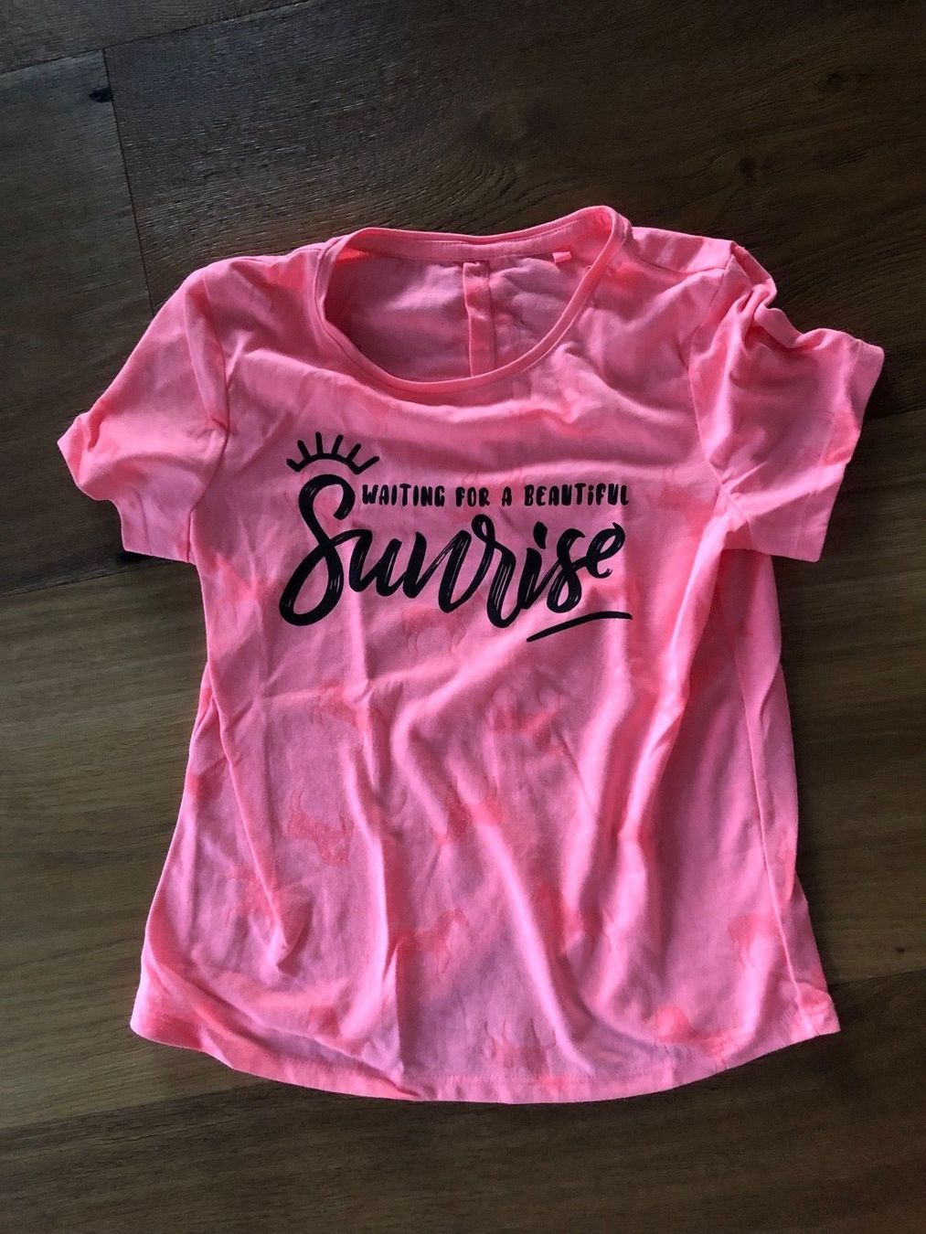 Blusen, T-Shirts & Tops: Mädchen T-Shirt – Gebraucht aus Seewen von dvh05