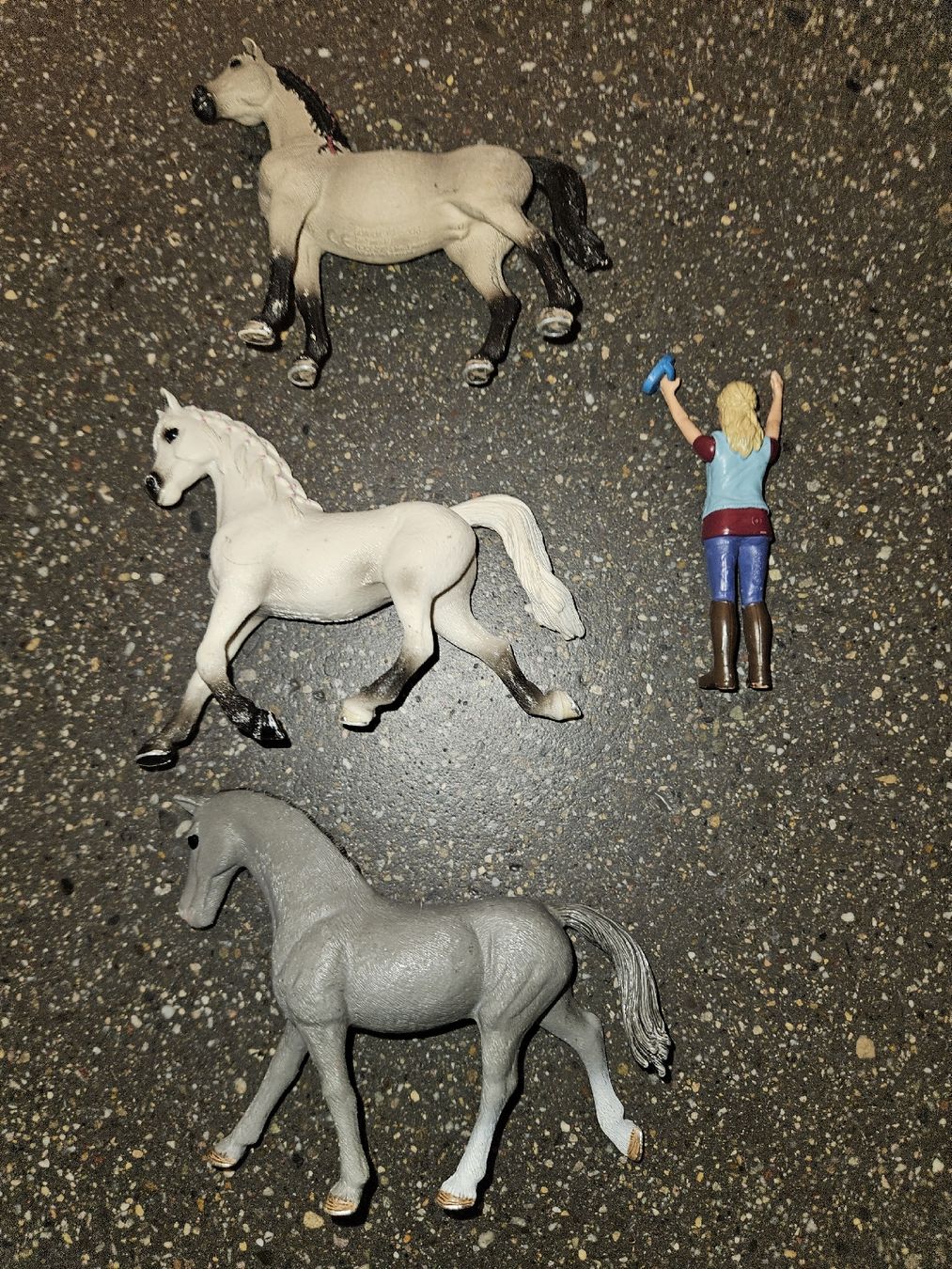 Schleich Giocattoli: Schleich Set 3 Pferde und 1 Figur  – Nuovo (secondo la descrizione) da Anwil venduto da tamoos 2