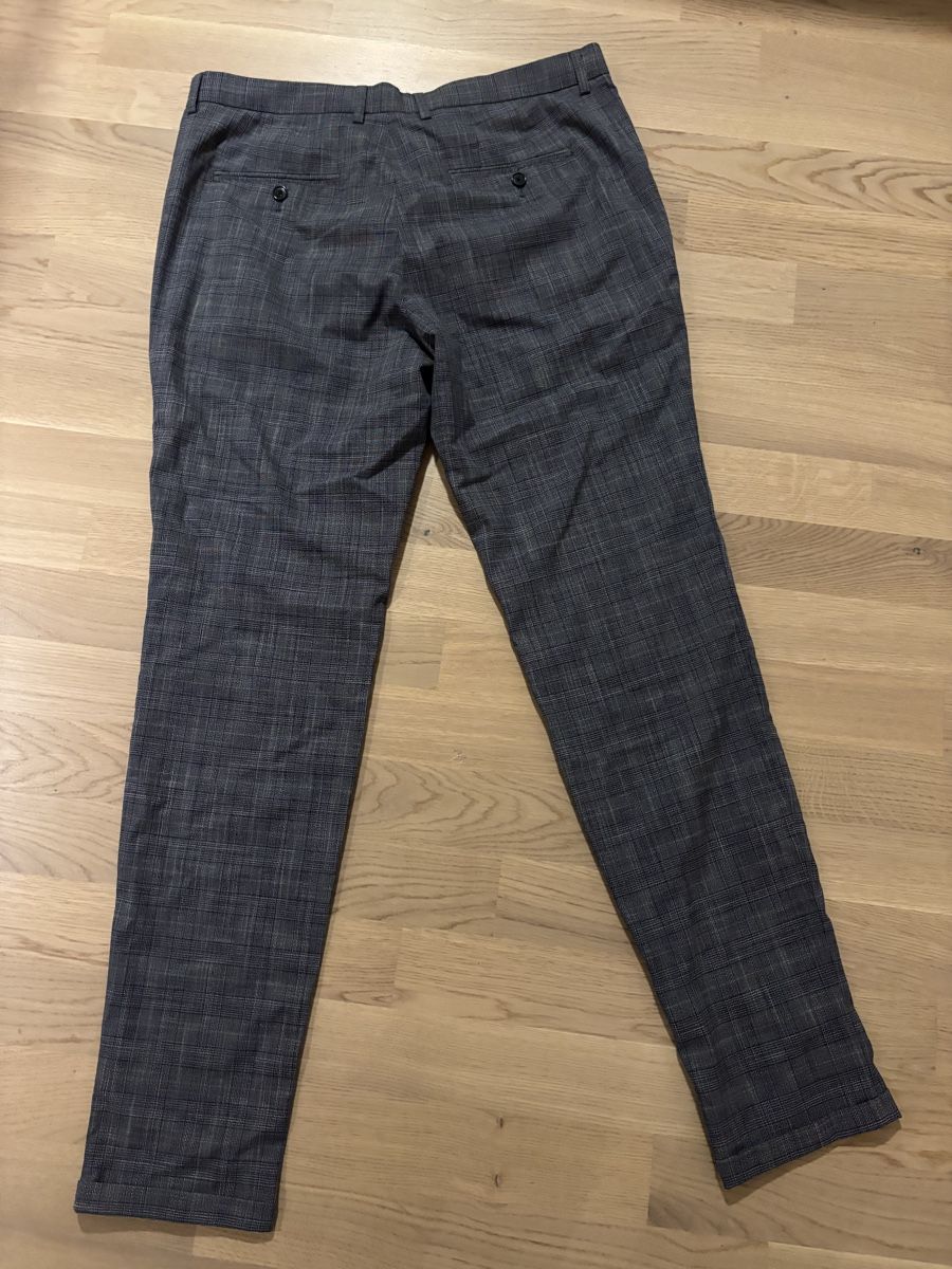 Pantalons: Stoffhose – Neuf (Voir description) à Volketswil par This_