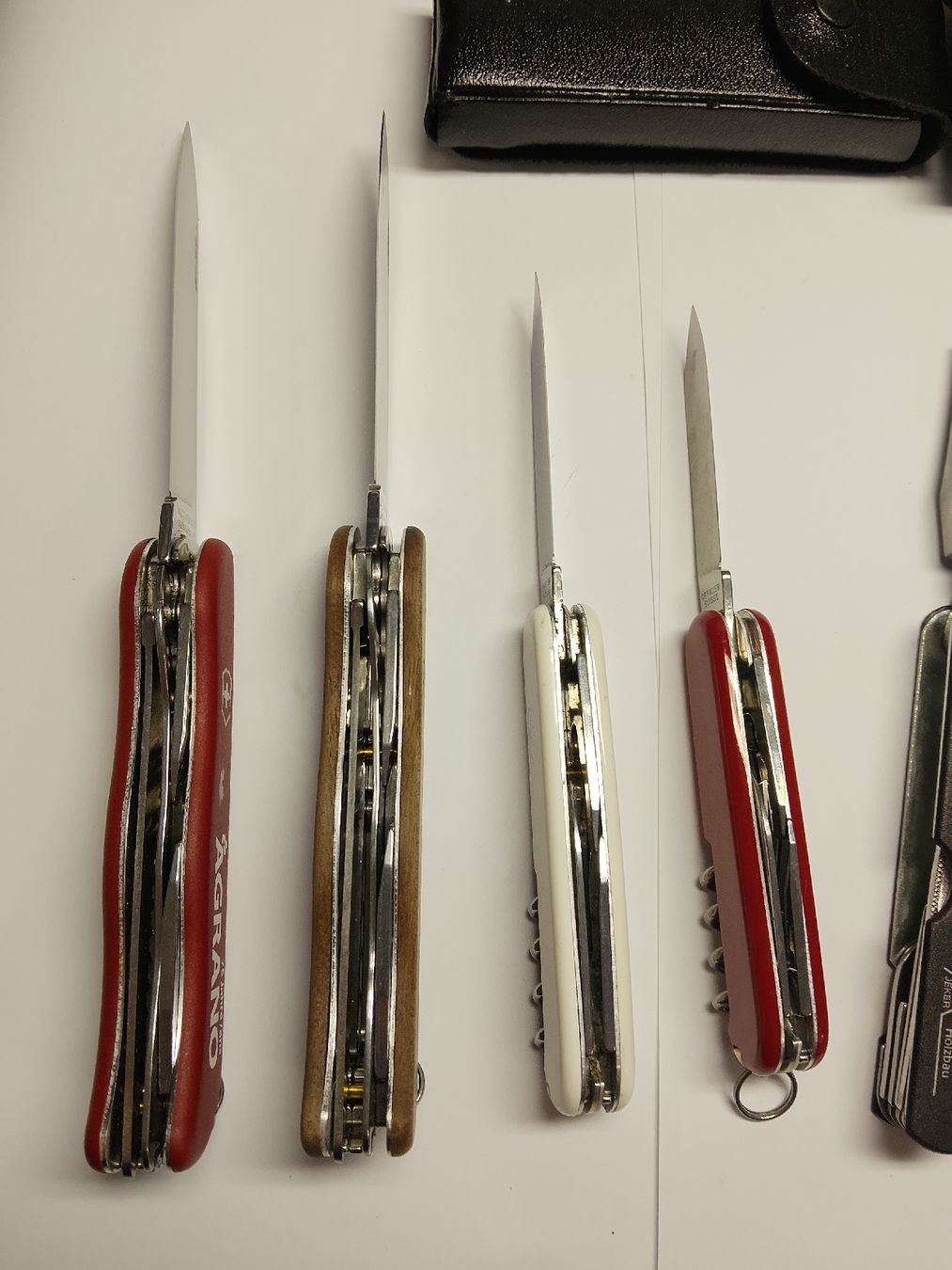 Victorinox Coltelli tascabile: Lot Victorinox Sackmesser und Multitool  – Usato da Grenchen venduto da watchthewatch 4