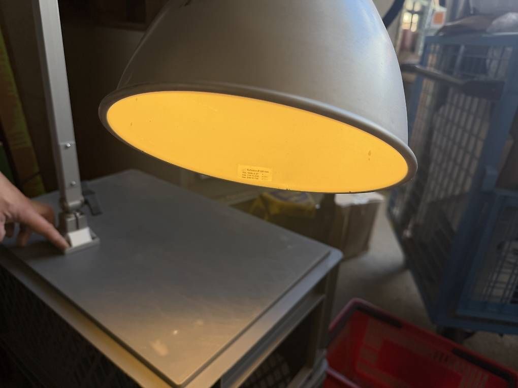 Lampade: robuste Industrieleuchte bzw. Gelenkleuchte – Usato da Necker venduto da liq24 2