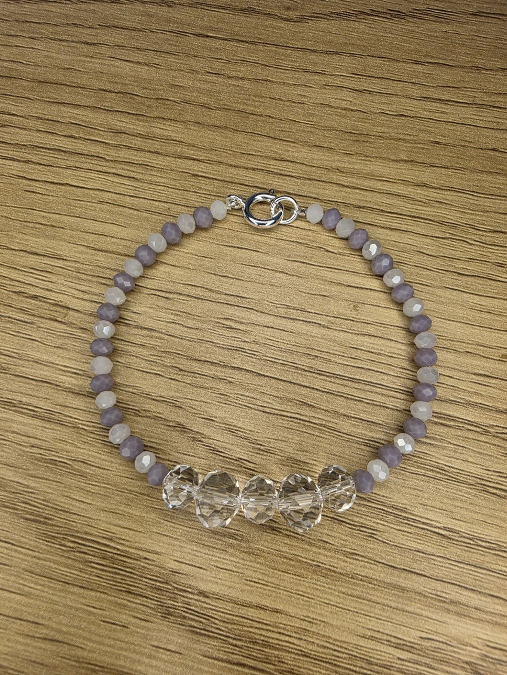 Bracciali & Braccialetti: Armband Lila Weiss Kristall Glas Perlen  – Usato da Bühler venduto da MalinaBrocki 1