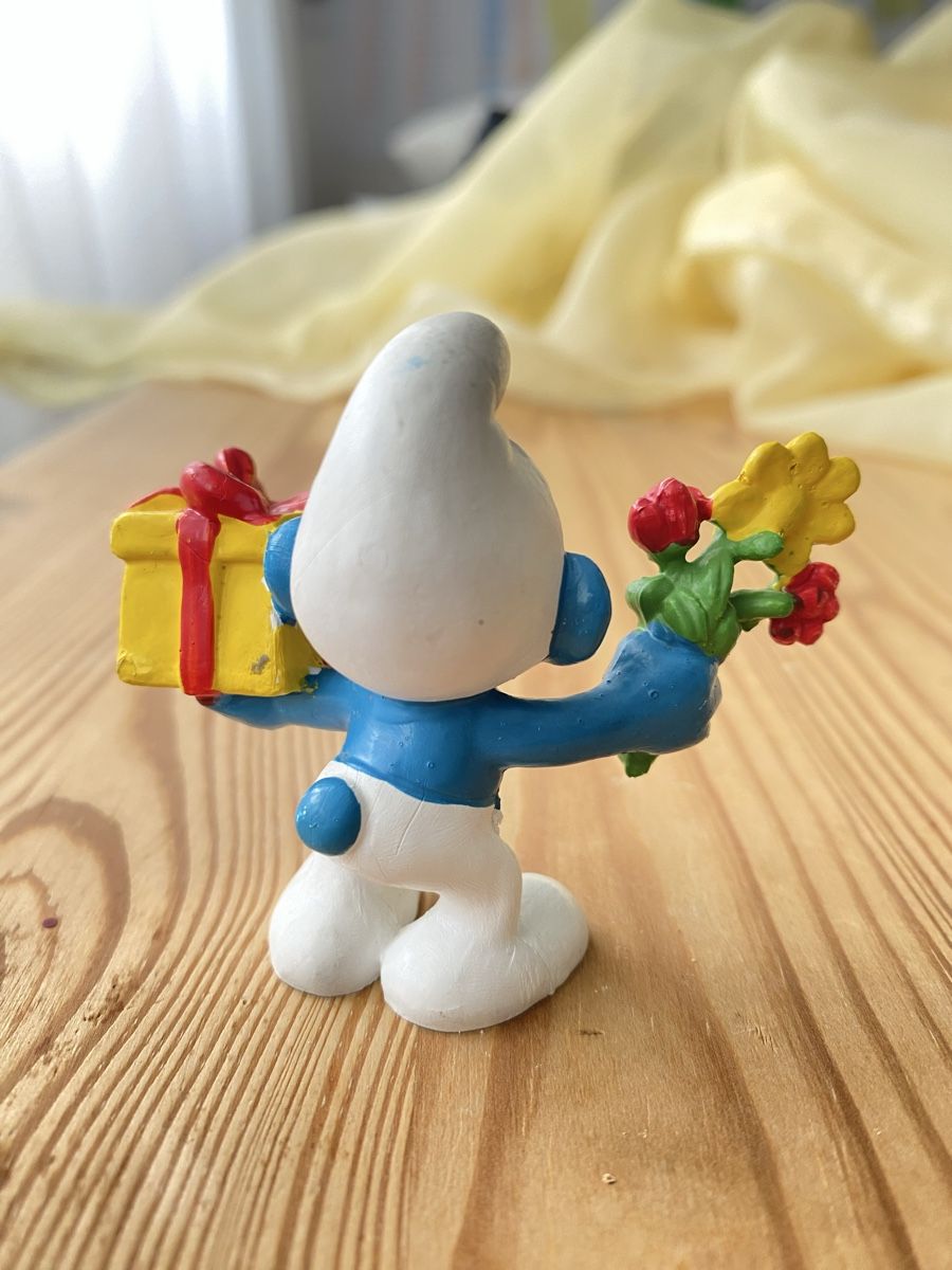 Schleich Statuette: Schlumpf mit Blumen und Geschenk – Usato da Fehraltorf venduto da Marian4 1