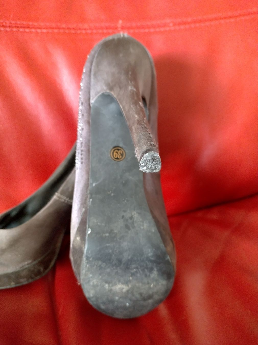 Scarpe da donna: Pumps mit Strasssteinen grau Damenschuhe Grösse 39 – Usato da Brig venduto da i1i_6r6t 3