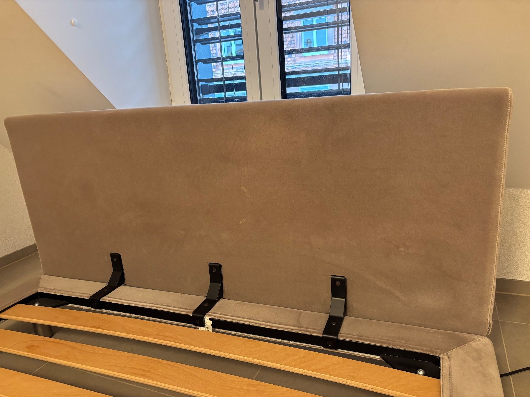 Letti: Zanotta Milano Bett 1885 – Nuovo (secondo la descrizione) da Zürich venduto da jdr_n76f 2
