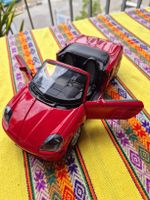 Toyota MR2 Spyder Modellauto 1:18, rot, Sammlerstück!