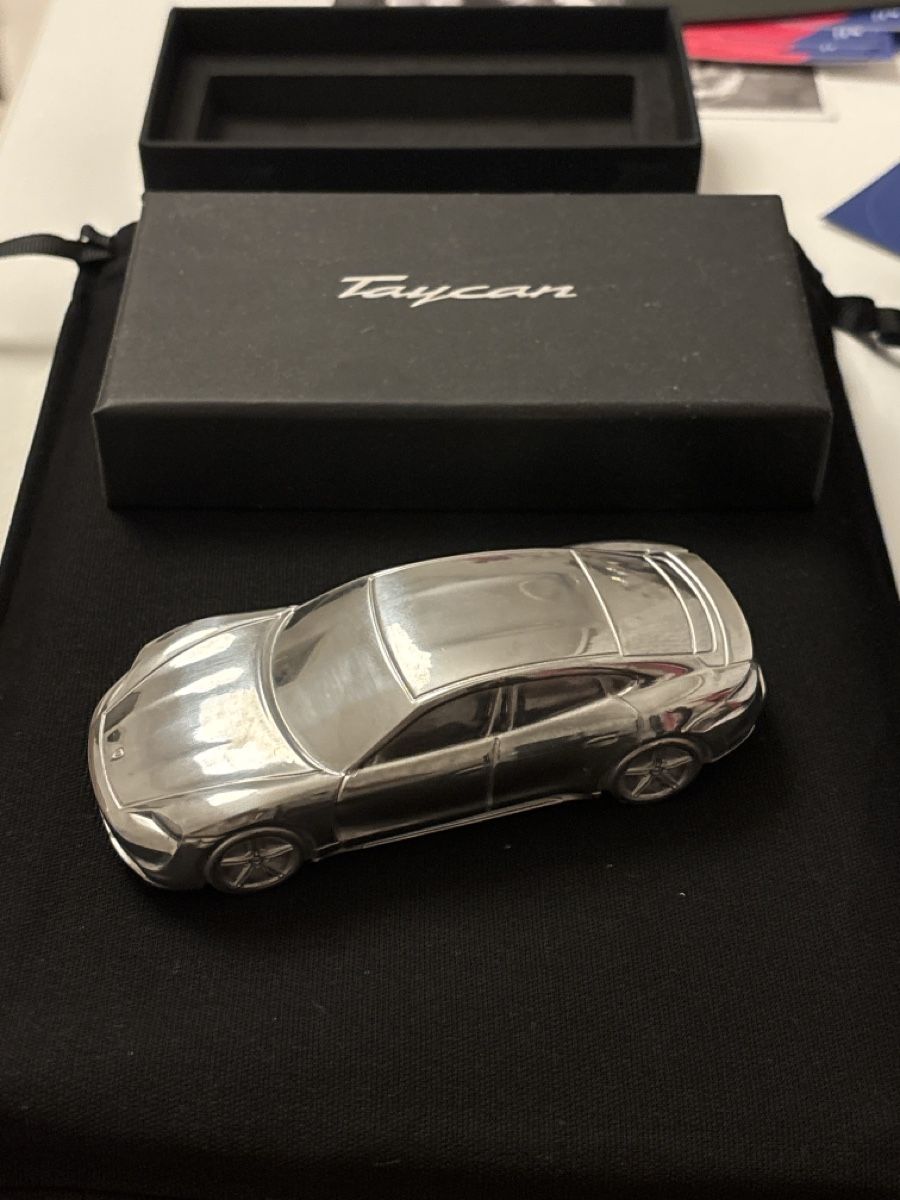 Porsche Modellini d'auto: Porsche Taycan Modellauto – Nuovo e nell'imballaggio originale da Zollikon venduto da han_rvt8 1