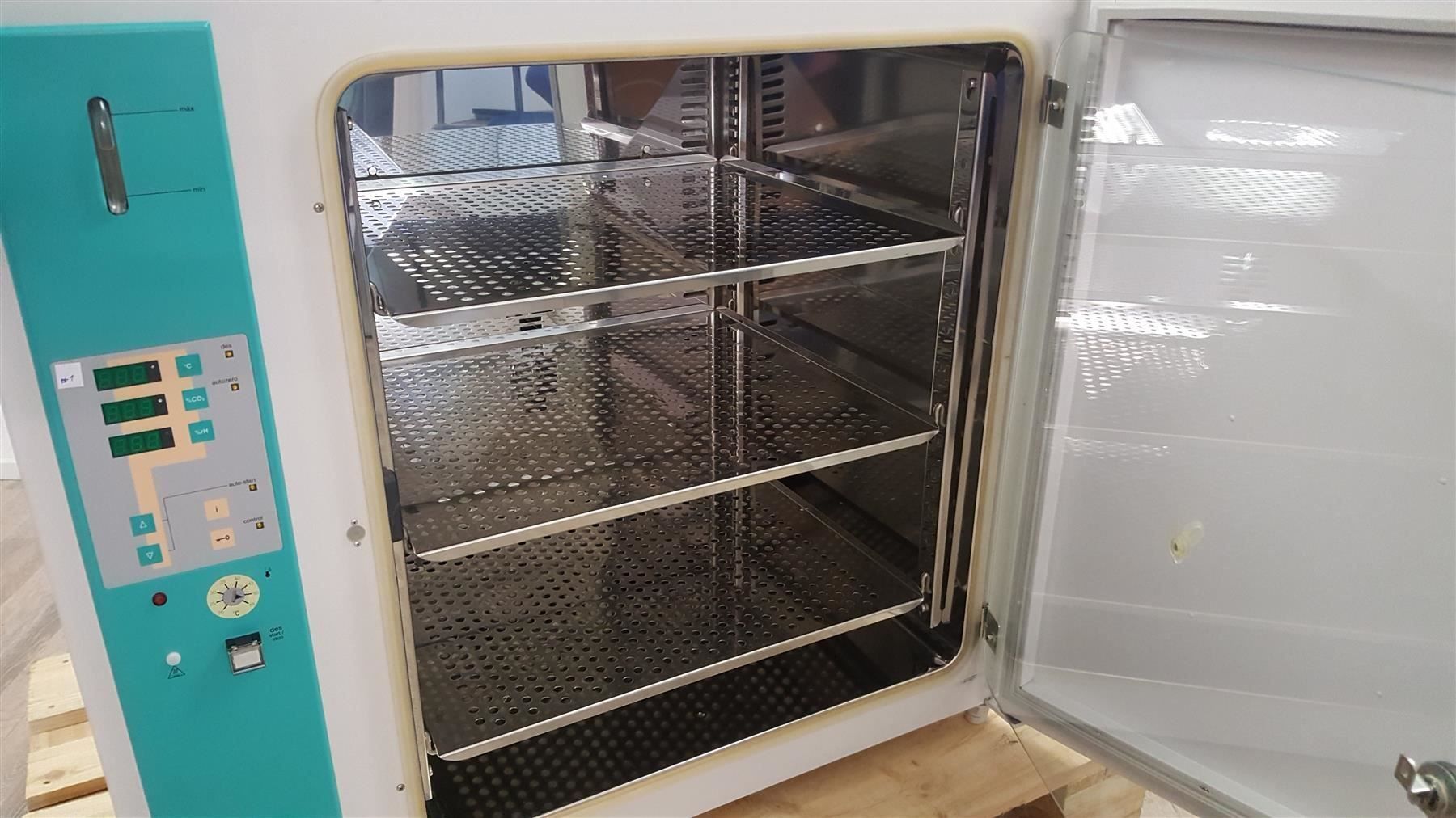 Accessori da laboratorio: BBD 6220 CO2 Inkubator, 220 L – Usato da Niederdorf venduto da LeptonAG_Labor 2
