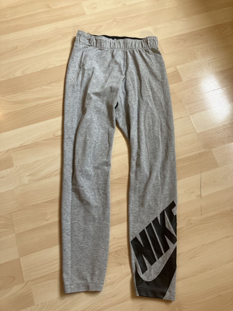 Nike Leggings: Nike Leggins Grau Grösse S – Usato da St. Gallen venduto da hnnh.koch