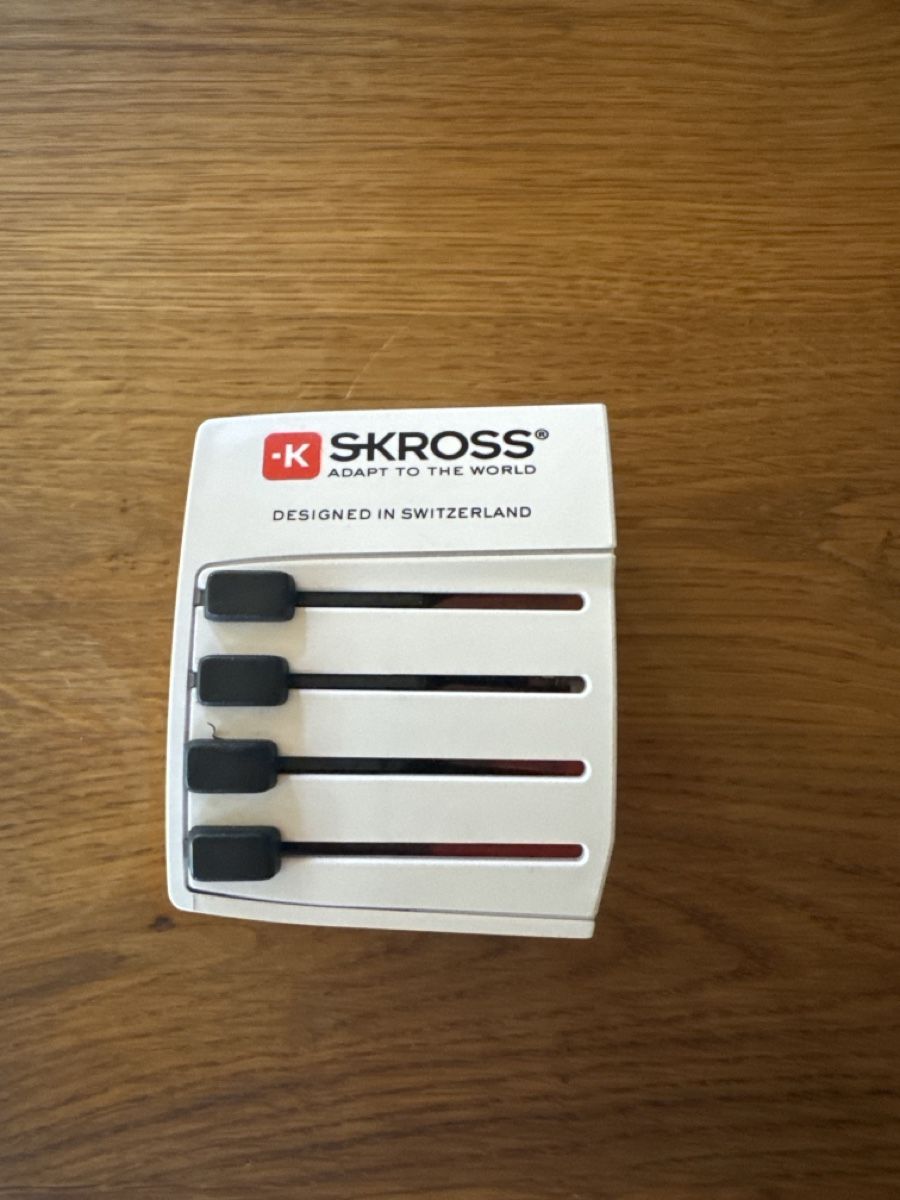 SKROSS Unità & Adattatore: SKROSS Reiseadapter World Adapter MUV – Usato da Spiez venduto da Wasser13