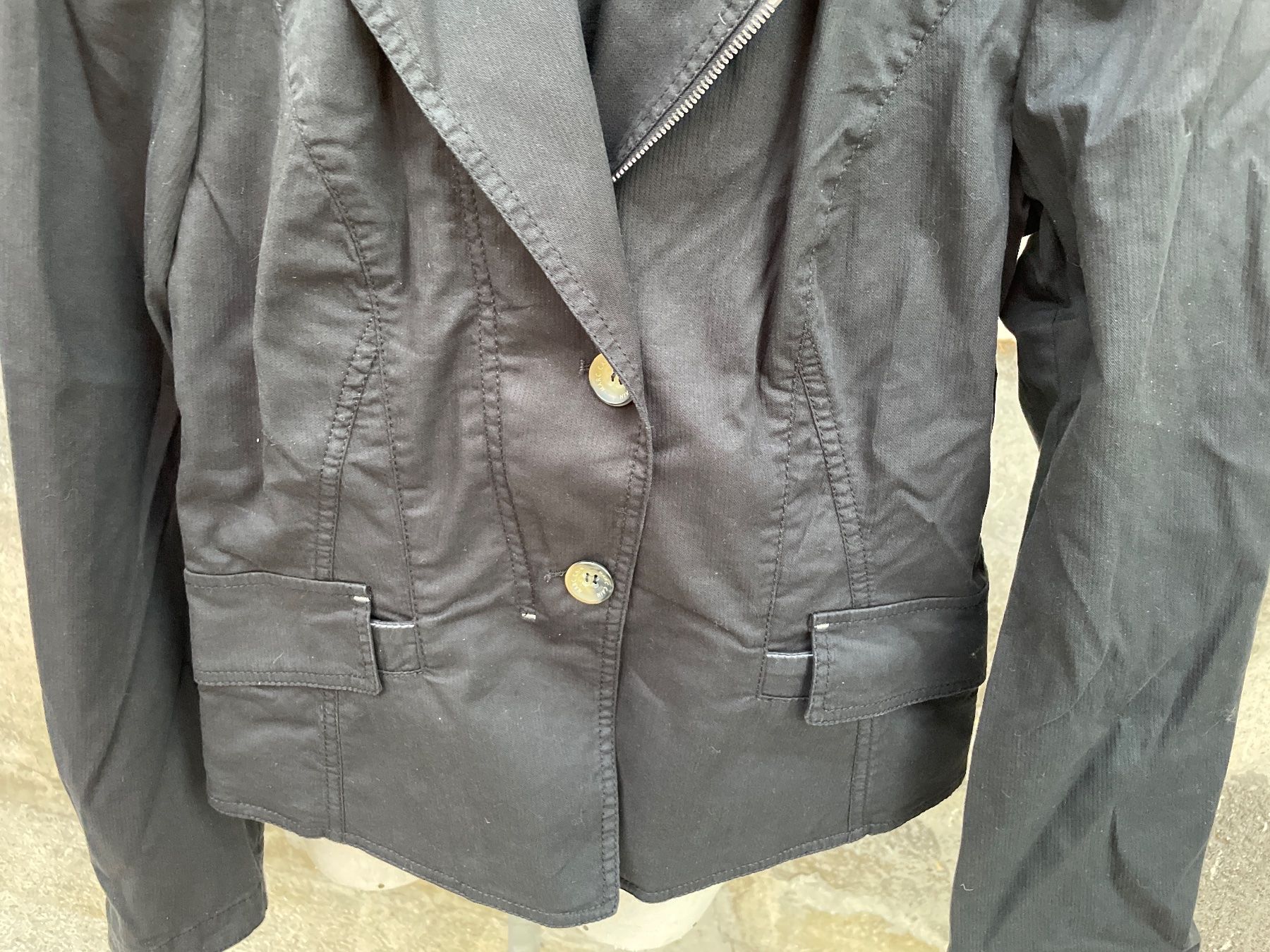 Marc Cain Giacche: Schwarze MARC CAIN Übergangsjacke Gr. S – Usato da Frasnacht venduto da GracyStore 2