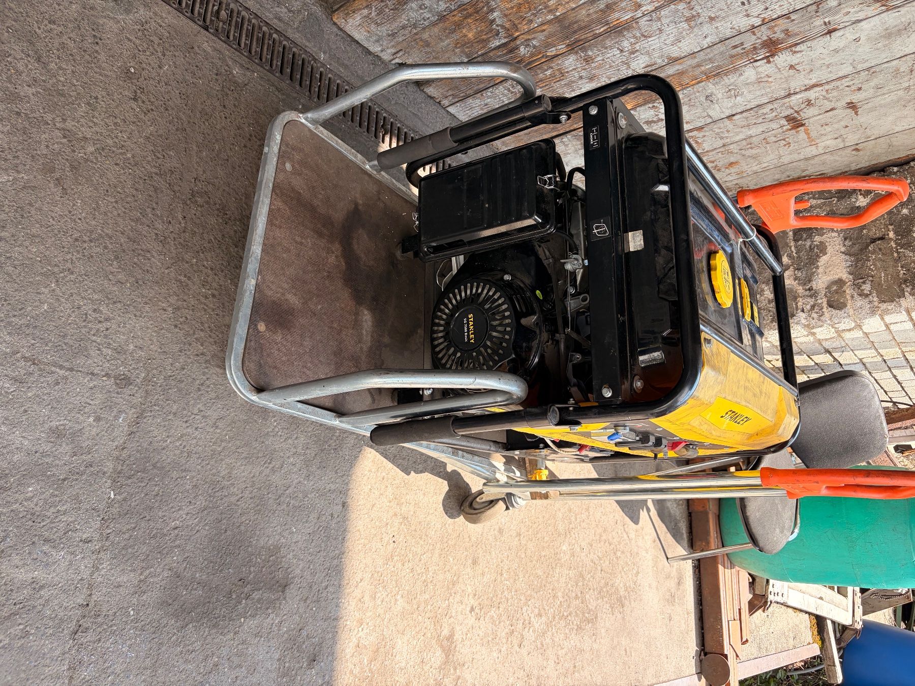 Stanley Generatori di corrente: Stromgenerator Benzin – Usato da Luterbach venduto da chi_n62c 7