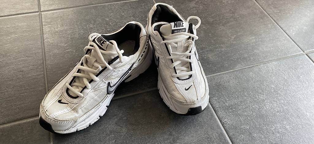 Herrenschuhe: Kinder Turnschuhe NIKE Initiator Grösse 38,5 – Gebraucht aus Effretikon von ivo_btd6