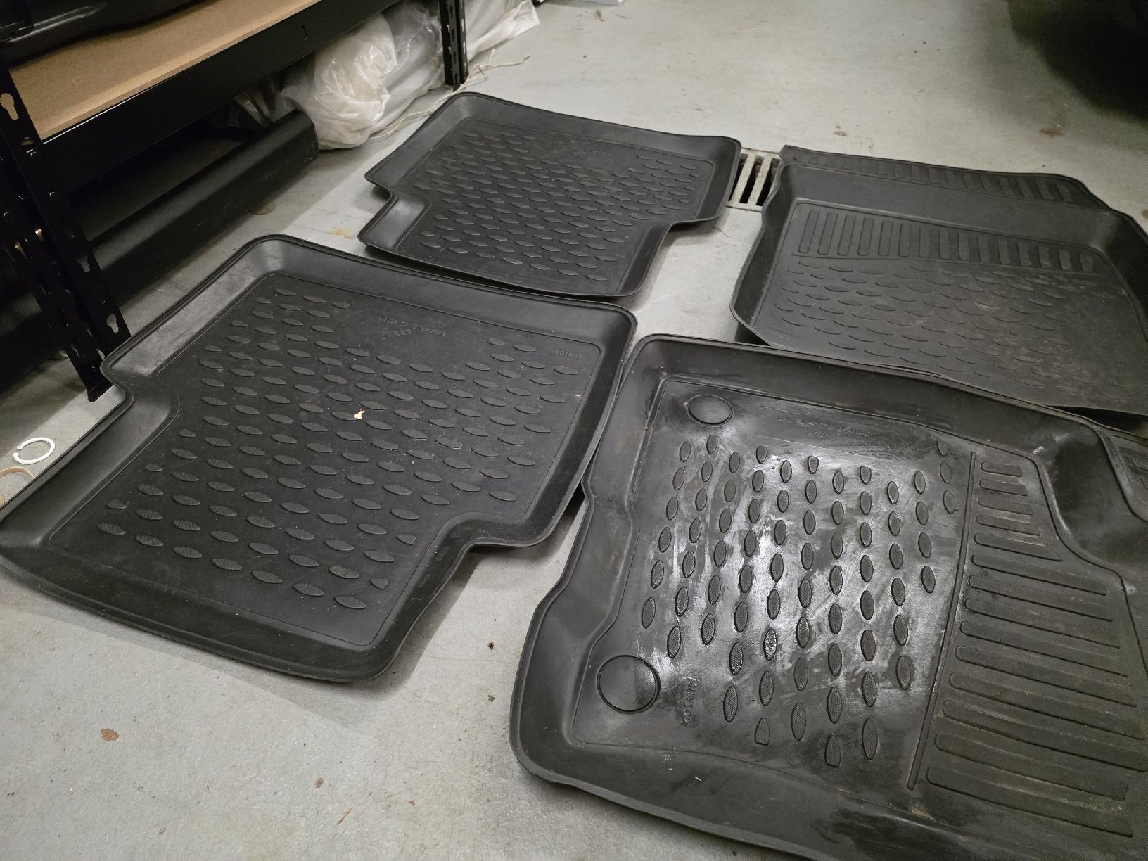 Ford Tappeti & Tappetini: Tapis de sol auto en caoutchouc Ford Kuga – Usato da LE SENTIER venduto da mini-moi 3