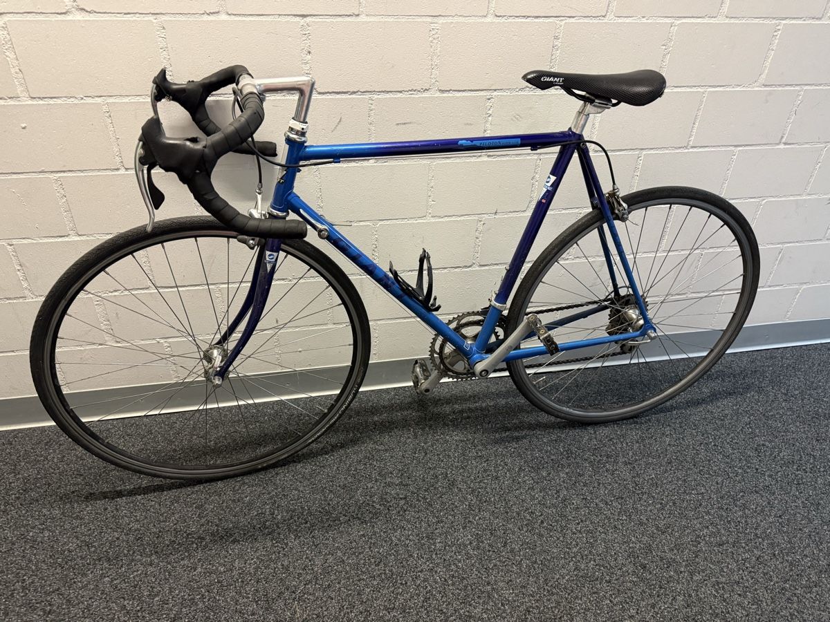 Giant Vélos: Rennvelo Giant – D'occasion à Bern par Delamer
