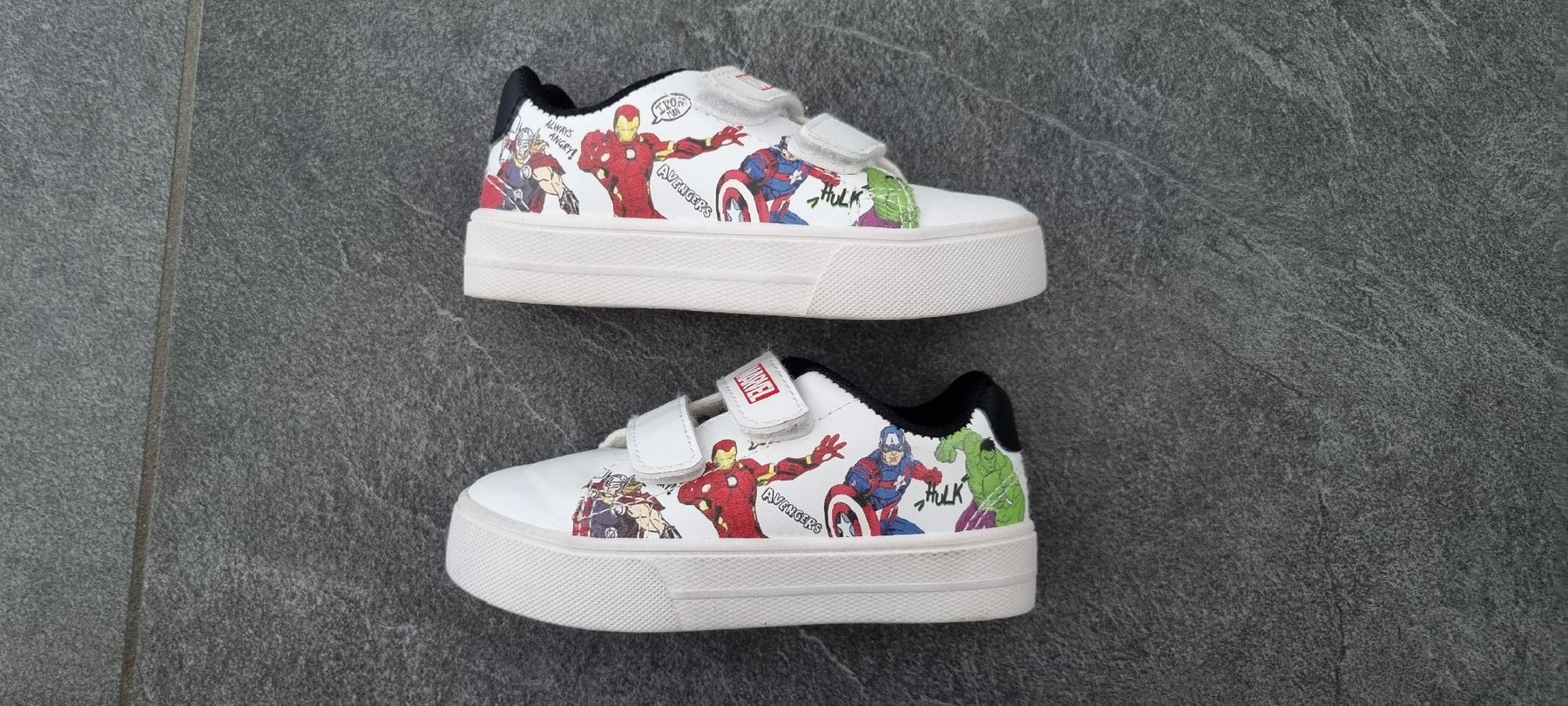 Scarpe per ragazzi: Marvel Avergers Turnschuhe Grösse 24 – Usato da Birmensdorf ZH venduto da borstenking 2