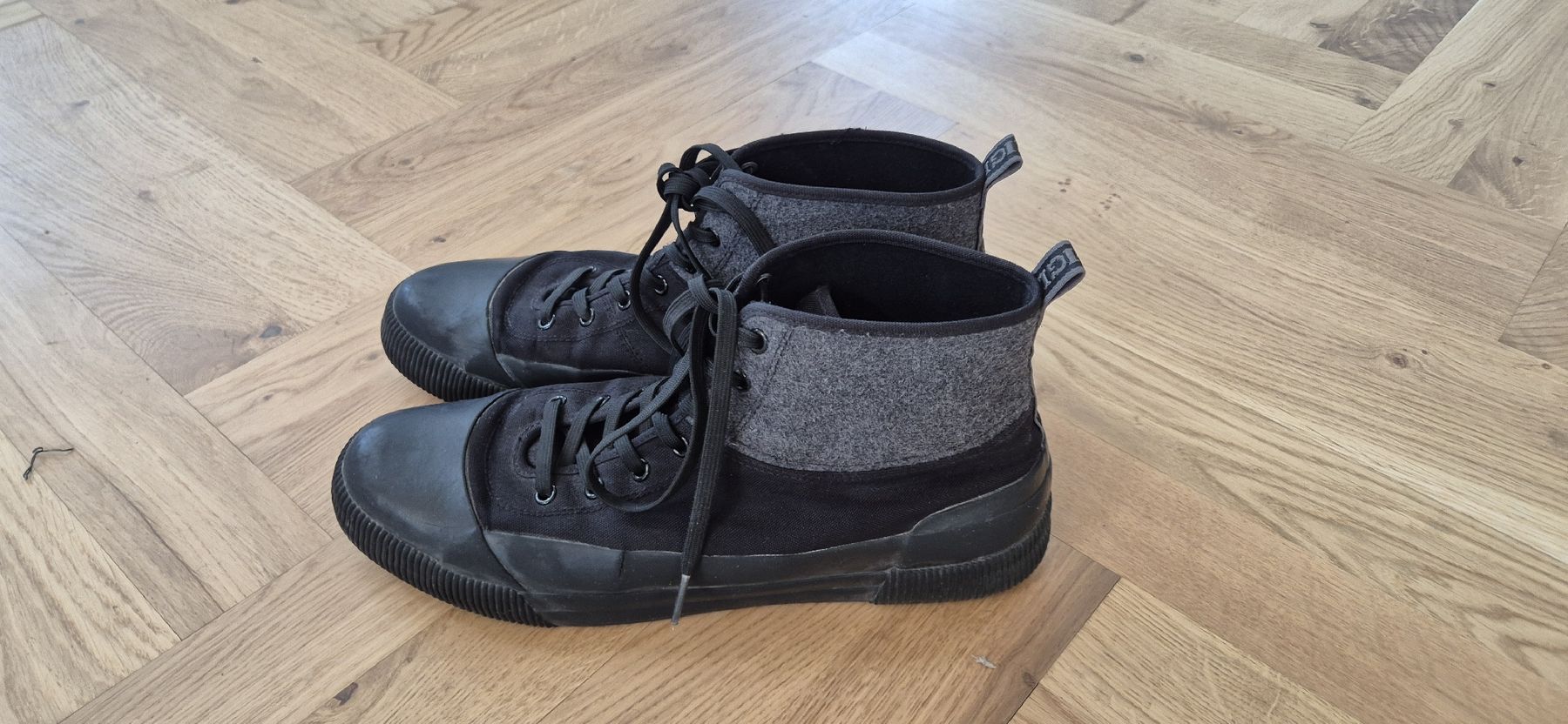 Scarpe da uomo: Aigle Herren Sneaker schwarz Grösse 45  – Usato da Oberschan venduto da operacion-perceves 1