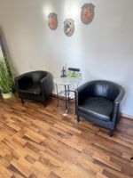 2 Sessel mit Beistelltisch