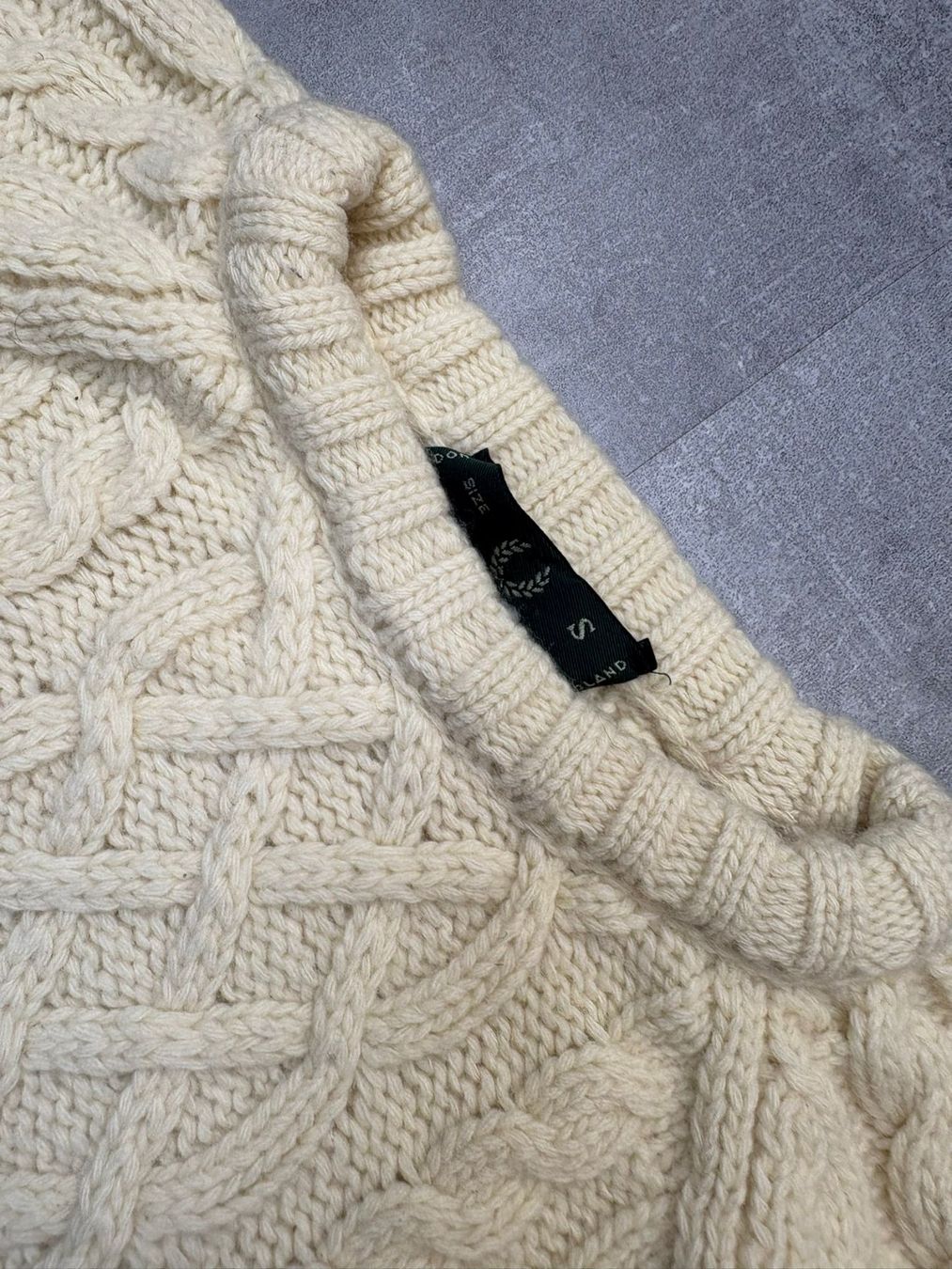 Fred Perry Maglioni & Felpe: Vintage Fred Perry Cable Knit Sweater - Grösse S – Usato da Werdenberg venduto da hase.vintage 2