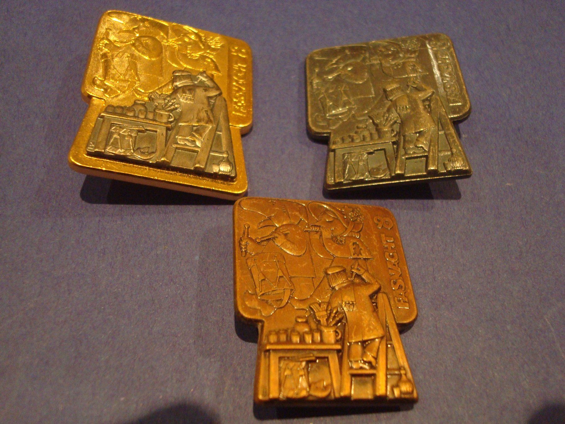 Plaketten & Abzeichen: Plaketten Satz 1990 Gold-Silber-Kupfer – Gebraucht aus Riehen von Baerewaegli