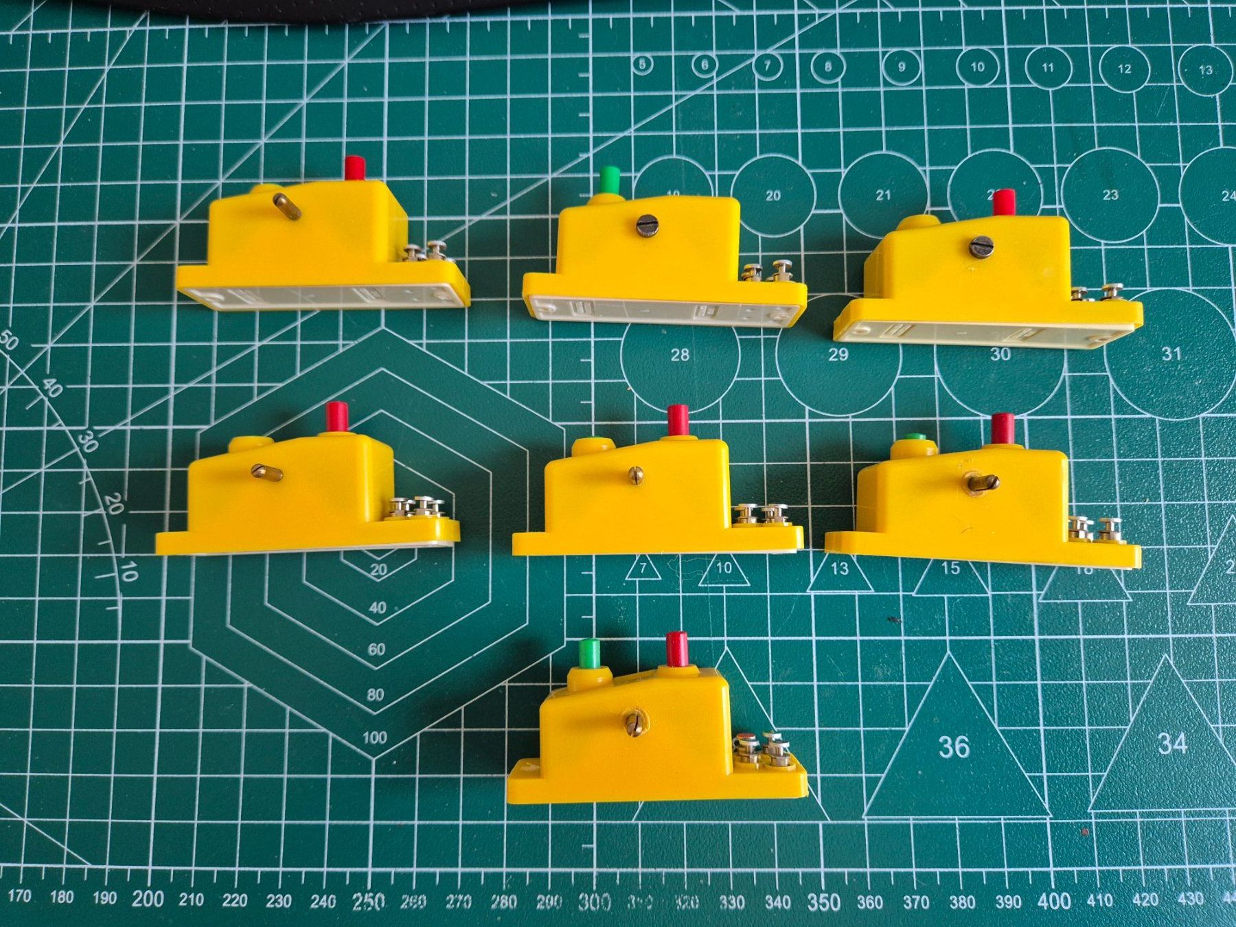 Trix Trains électriques: Trix Doppelfunktionsschalter Gelb und Grün – D'occasion à Hendschiken par Mistkratzerlie 5