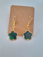 Goldfarbene Ohrringe mit Grüner Blume Modeschmuck Elegant