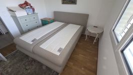 Zwei Boxspring-Betten 80x200cm, elektrisch verstellbar.