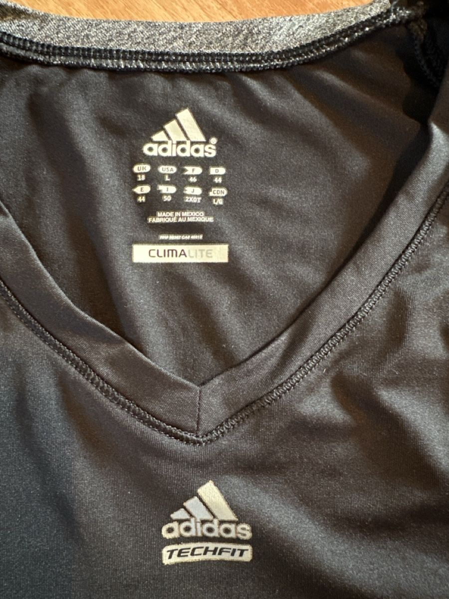 Adidas T-Shirts: Adidas Techfit Shirt Gr. 44 einf. Brustweite 49 cm – Gebraucht aus St. Gallen von mai_gd7k 1