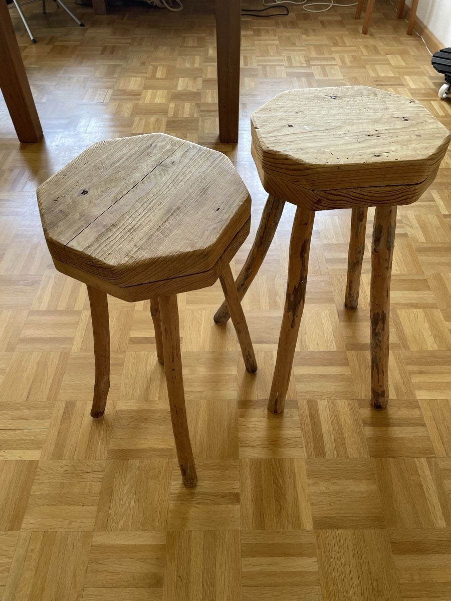 Sgabelli: Zwei Dekor Hocker aus Naturholz – Usato da Basel venduto da Kamberly 8